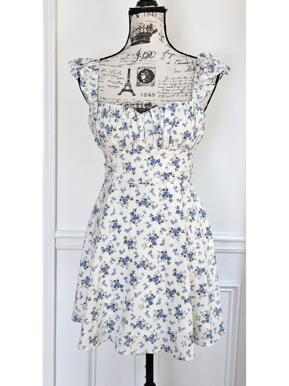 Altar'd State M NWT Lace Up Back Prairie Ditsy Floral Flutter Dress